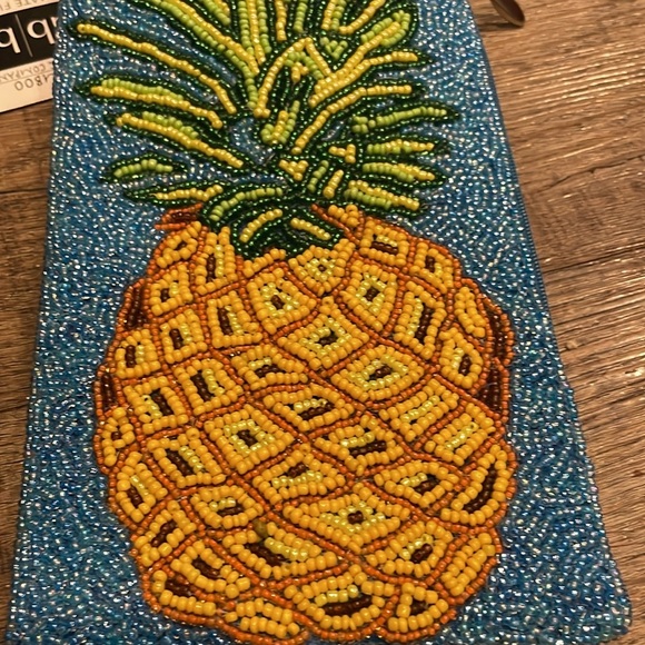 Bamboo Trading Co. Pineapple Beaded Crossbody‎ Wristlet Club Bag - Picture 3 of 5